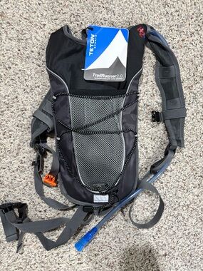 TETON Sports TrailRunner 2.0 Hydration Pack - Black and Grey